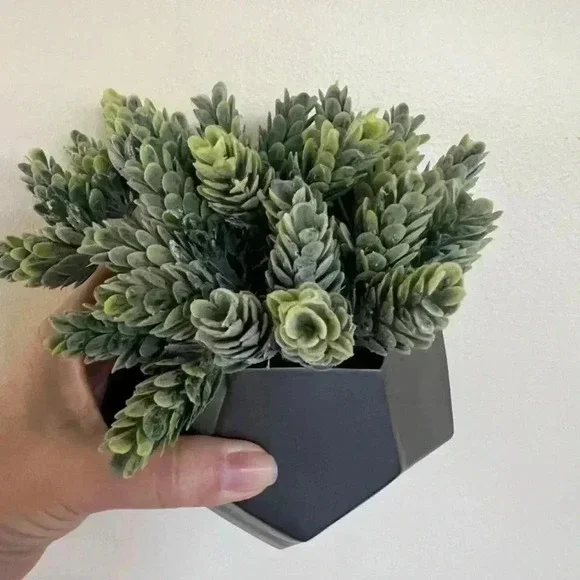 Wall metal decor with faux pineapple grass - Picture 6 of 8